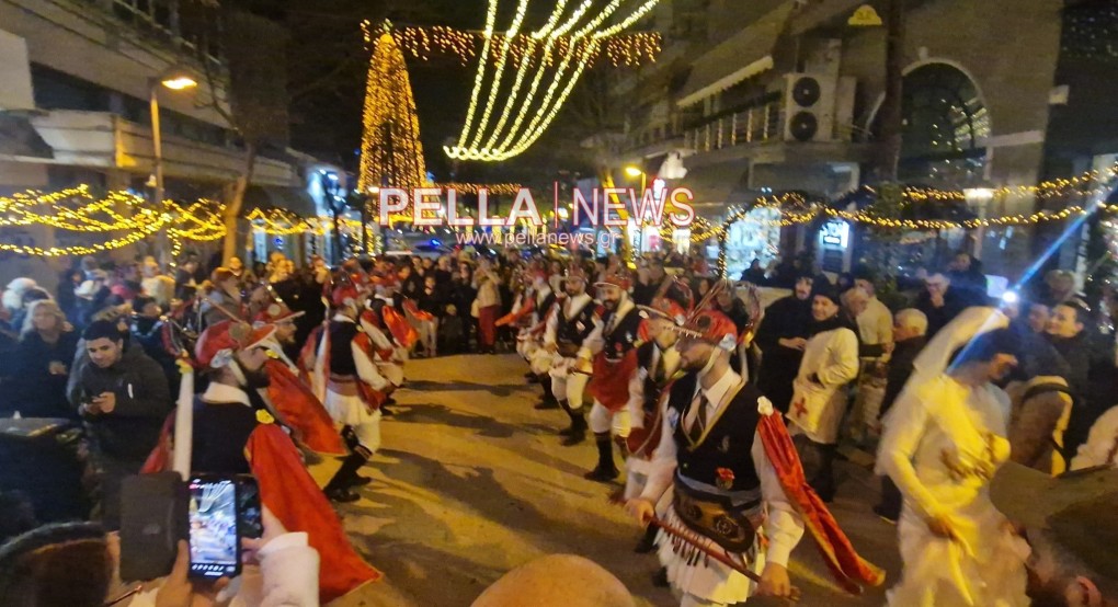 Το έθιμο των Μομωγέρων στα Γιαννιτσά (φωτογραφίες/βιντεο)