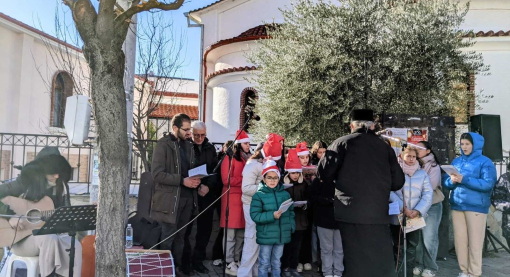 Η Χορωδία του Ιερού Ναού Κοιμήσεως της Θεοτόκου Νεοχωρίου έψαλε τα κάλαντα στους δρόμους της Αριδαίας