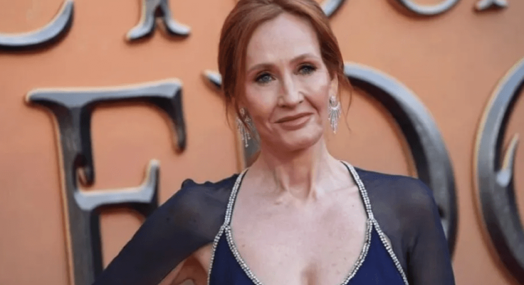 J.K Rowling: Ζητά δικαιοσύνη για τους βιασμούς ανηλίκων από συμμορίες πακιστανικής καταγωγής