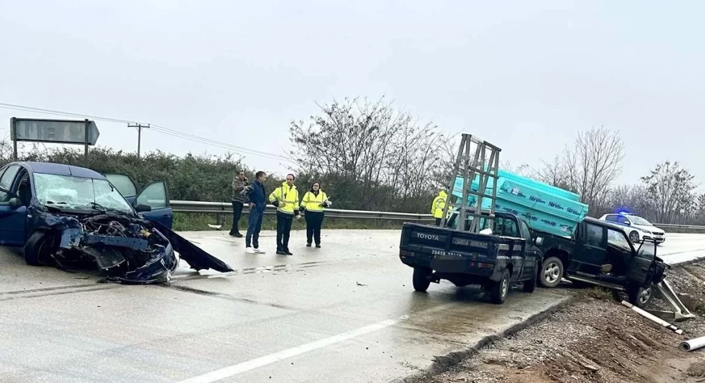 Αγρίνιο: Καραμπόλα τριών οχημάτων -Νεκρή μια ηλικιωμένη, πέρασε μέσα από το παρμπρίζ του ΙΧ