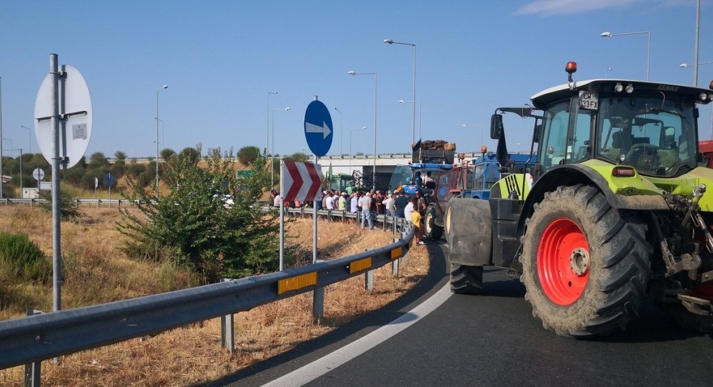 Στα μπλόκα από σήμερα οι αγρότες