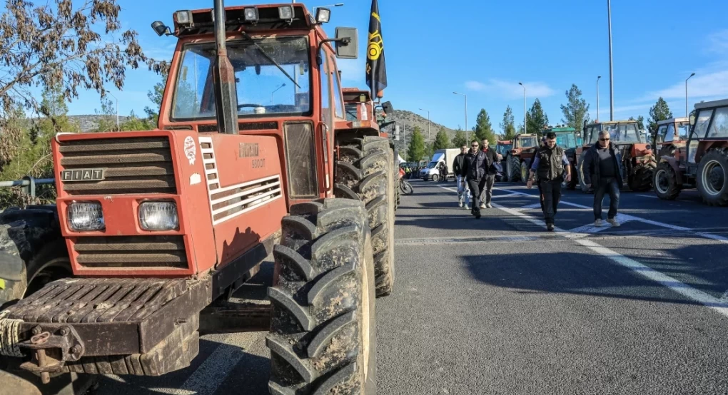 Αγρότες: Συνεχίζουν με  τα τρακτέρ τους σε Πέλλα και Κιλκίς - Ενισχύουν τα μπλόκα και προειδοποιούν με κλιμάκωση