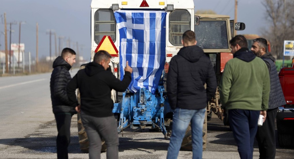 Φουντώνουν τα μπλόκα και στην Πέλλα