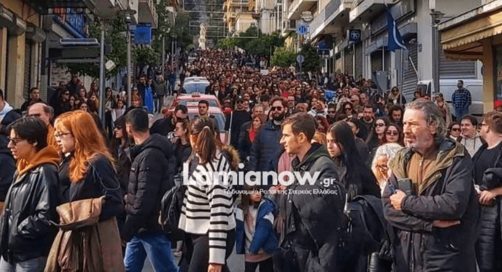 Λαμία : Μεγαλειώδης συγκέντρωση και πορεία 3.500 και πλέον πολιτών στη Λαμία για την τραγωδία των Τεμπών (Φωτό, Βίντεο)