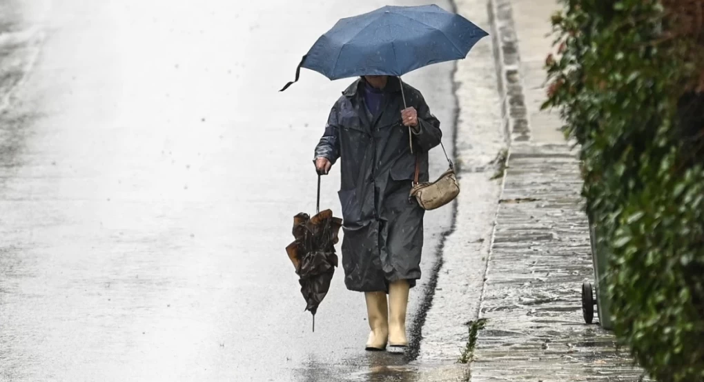 Καιρός: Υψηλές θερμοκρασίες και σήμερα, έρχονται βροχές με νοτιάδες από αύριο