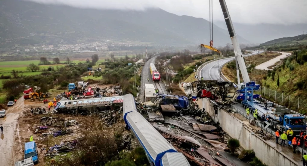 Τέμπη: Σκληρό πρέσινγκ στο ΠΑΣΟΚ από την κυβέρνηση για την Προανακριτική και την «ψυχική συνδρομή» του Τριαντόπουλου