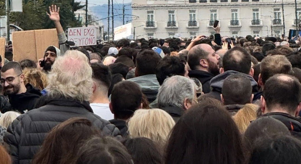 Στο Σύνταγμα ο Κώστας Σαμαράς: Ζήτησε δικαίωση για τα Τέμπη