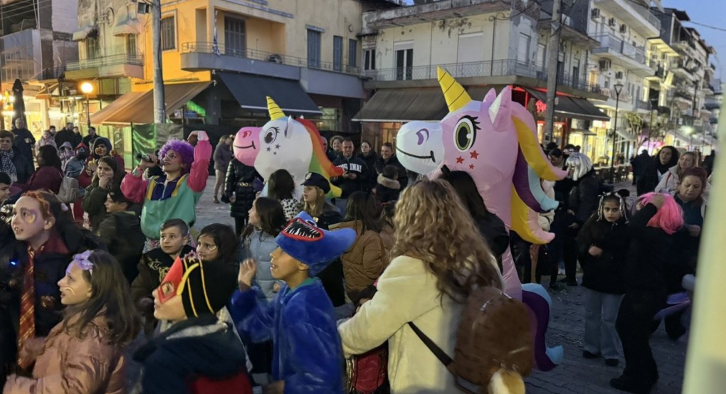 Χαμόγελα και ξεφάντωμα στο παιδικό αποκριάτικο πάρτι στα Γιαννιτσά