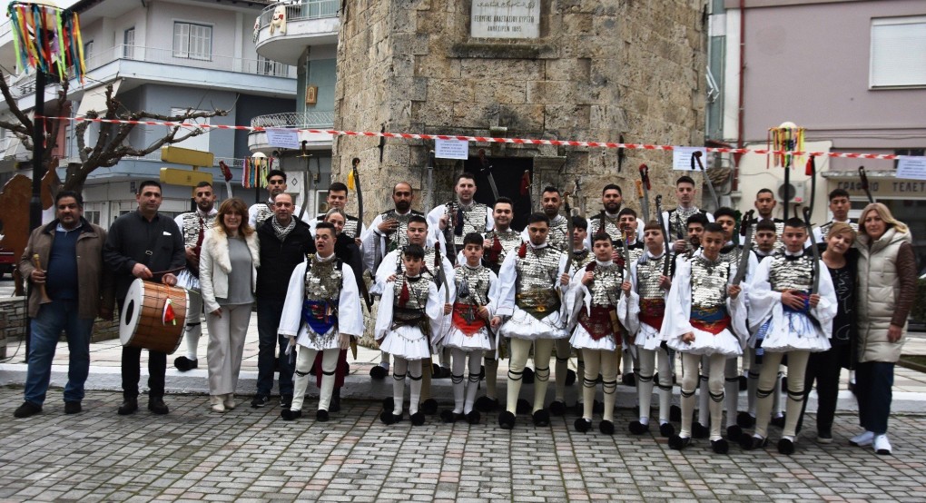 Οι «Γενίτσαροι και Μπούλες» ή «Μπούλες» στο Δημαρχείο χωρίς τον «πρόσωπο»