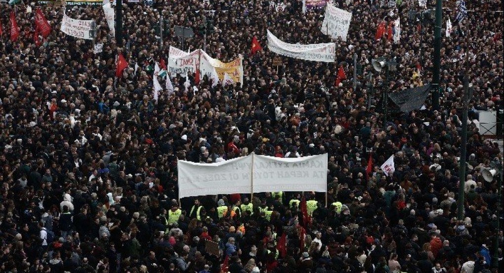 Μεγάλα συλλαλητήρια σε όλη την Ελλάδα στη μνήμη των θυμάτων της τραγωδίας των Τεμπών