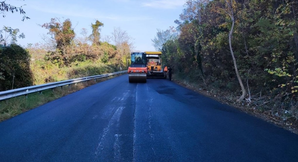 Με αντιολισθηρό  ασφαλτοτάπητα θωρακίζονται οι ανηφόρες του Άγρα, ενόψει Χειμώνα