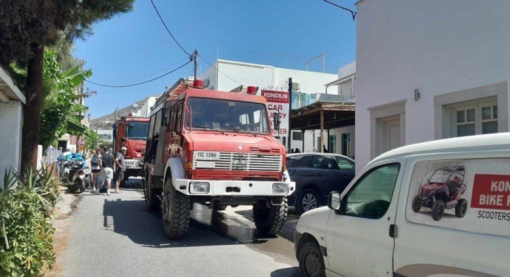 Πάρος: Φωτιά ξέσπασε στα Λιβάδια Παροικίας (Βίντεο)