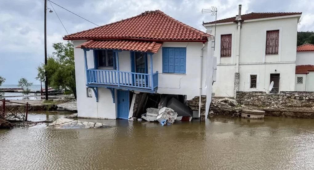 Νερό, ρεύμα, τηλέφωνο: Τα αυτονόητα για τη Θεσσαλία