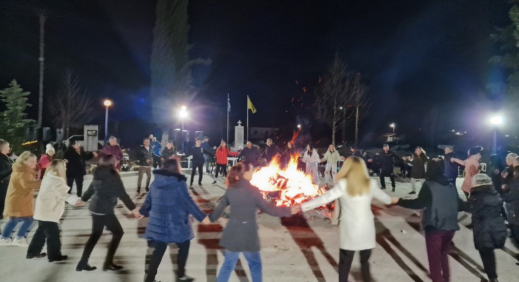 Πευκωτό Αλμωπίας: Χορός και διασκέδαση στην Κόλιντα