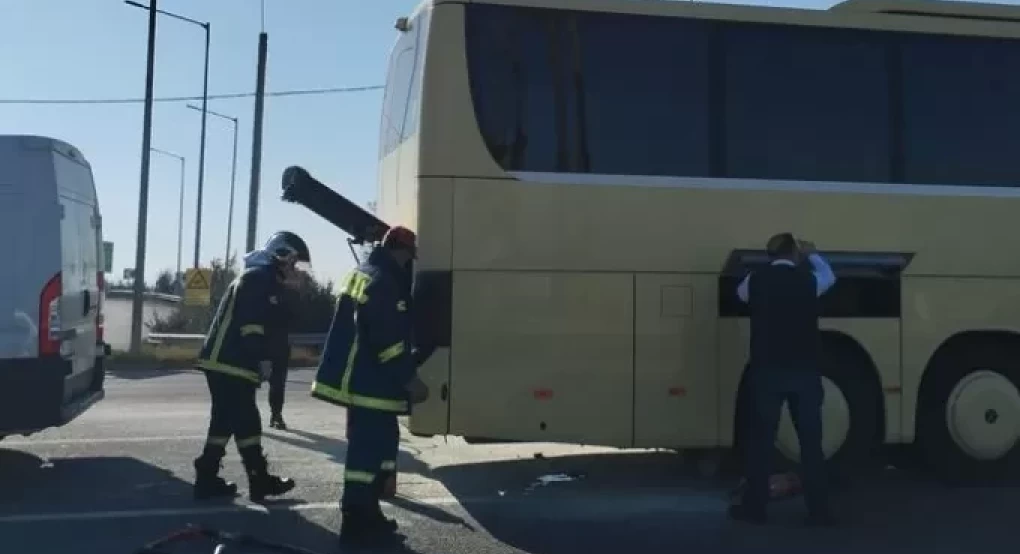 Λάρισα: Συναγερμός στην πυροσβεστική για φωτιά σε λεωφορείο με επιβάτες