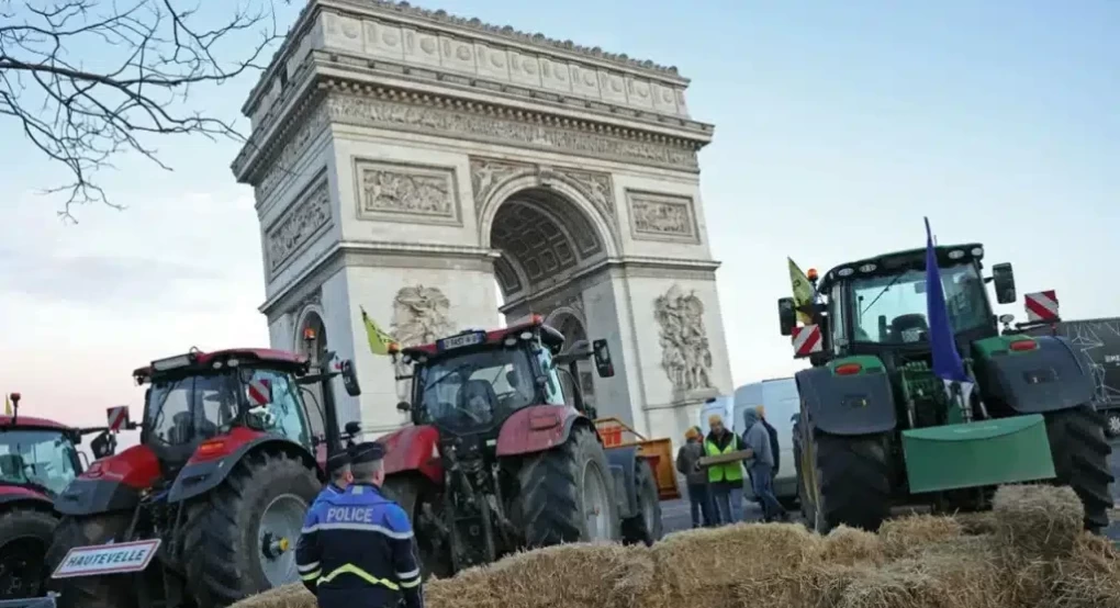 Εξήντα έξι συλλήψεις κατά τη διαδήλωση αγροτών στην Αψίδα του Θριάμβου στο Παρίσι