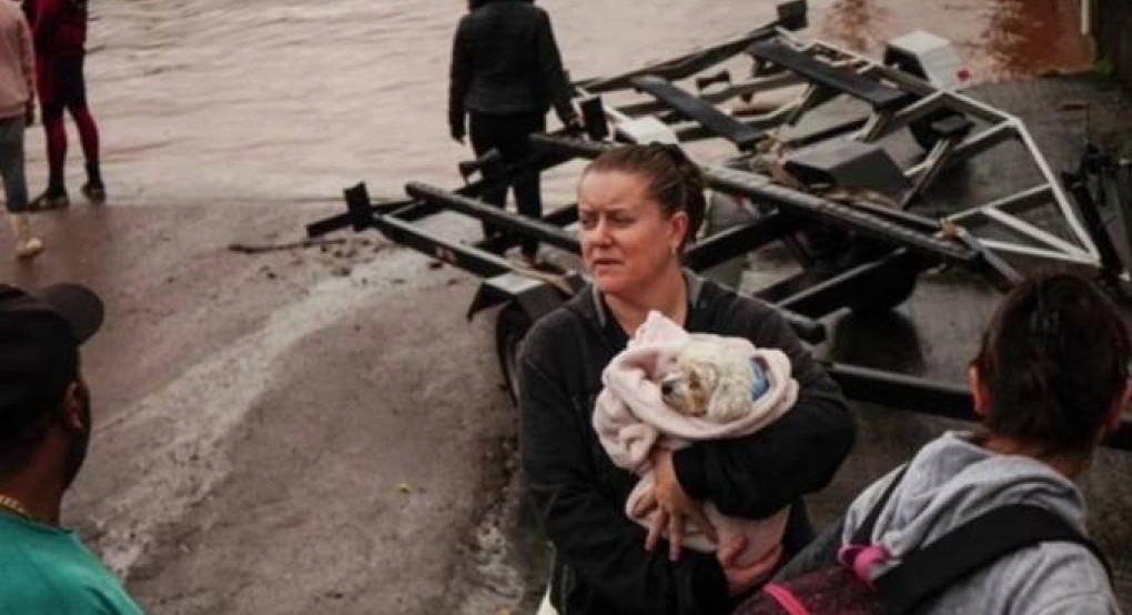 Βραζιλία: Τουλάχιστον 56 νεκροί και 67 αγνοούμενοι από τις καταρρακτώδεις βροχές