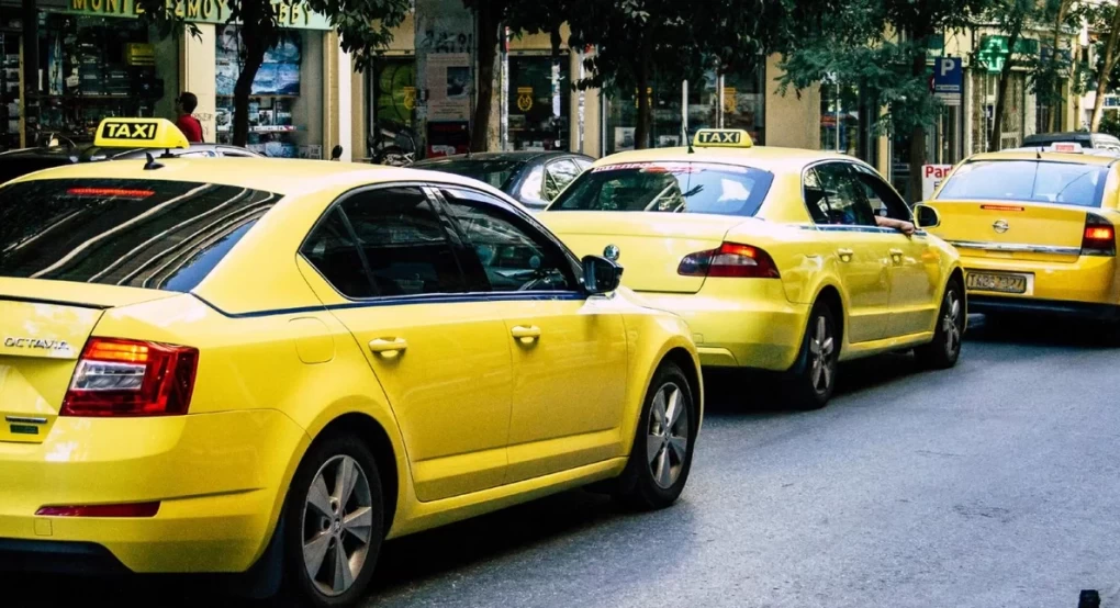 Έως 31/7, υπό προϋποθέσεις, η κυκλοφορία των ταξί που έχουν συμπληρώσει το όριο ηλικίας απόσυρσης