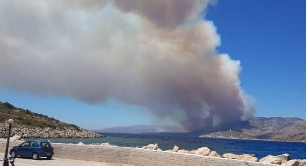 Φωτιά Χίος: Με εγκαύματα στο νοσοκομείο 5 πυροσβέστες