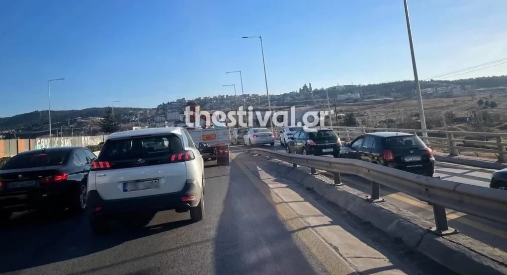 Θεσσαλονίκη: Εκτροπή φορτηγού στον περιφερειακό – Μποτιλιάρισμα και καθυστερήσεις