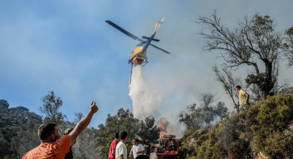 Φωτιά σε Μάτι και Αγρίνιο - Υπό έλεγχο στη Βαρυμπόμπη