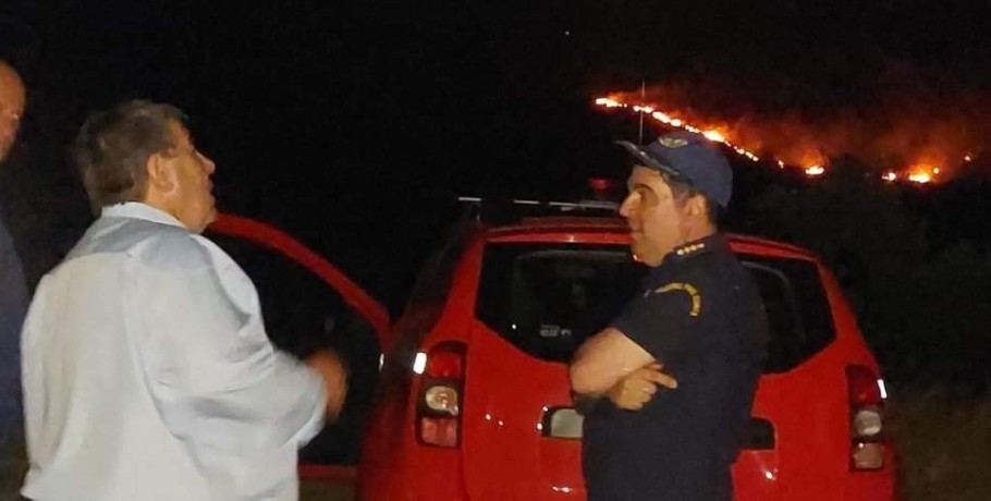 Πάικο: Συνεχείς αναζωπυρώσεις και ολονύχτια μάχη με τις φλόγες