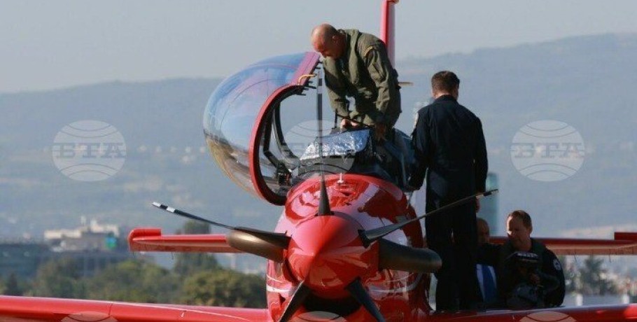 Ο πρόεδρος Ράντεφ πέταξε με ένα Pilatus PC-21