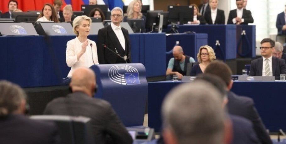 Φον ντερ Λάιεν: «Είμαι ευγνώμων για την εμπιστοσύνη του Ευρωπαϊκού Κοινοβουλίου»