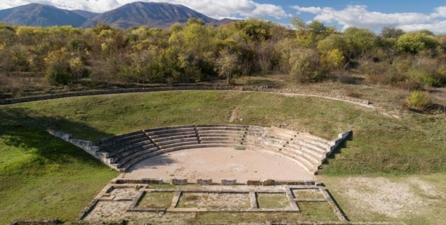 "Μηδεία" στο αρχαίο θέατρο Μίεζας από τον Θοδωρή Γκόνη