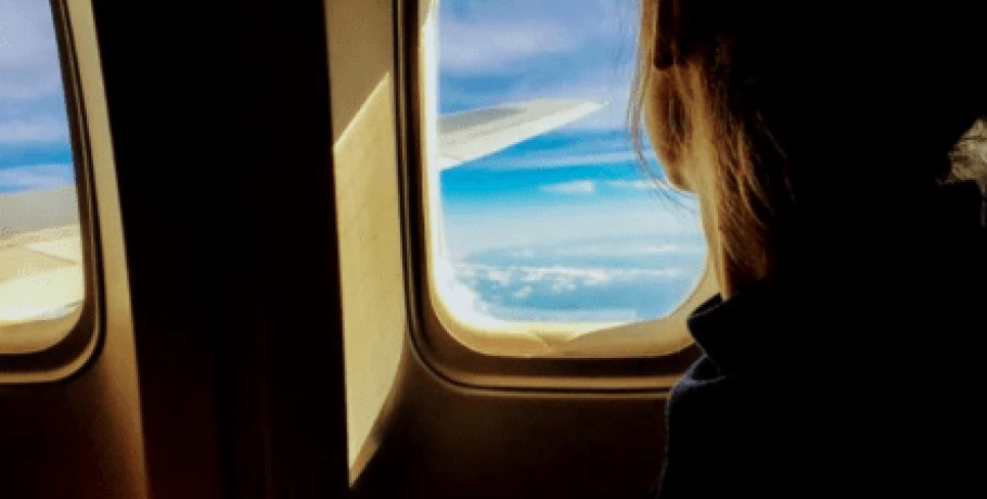 Αεροσυνοδός αποκαλύπτει το πιο αηδιαστικό και ενοχλητικό πράγμα που κάνουν οι επιβάτες στα αεροπλάνα