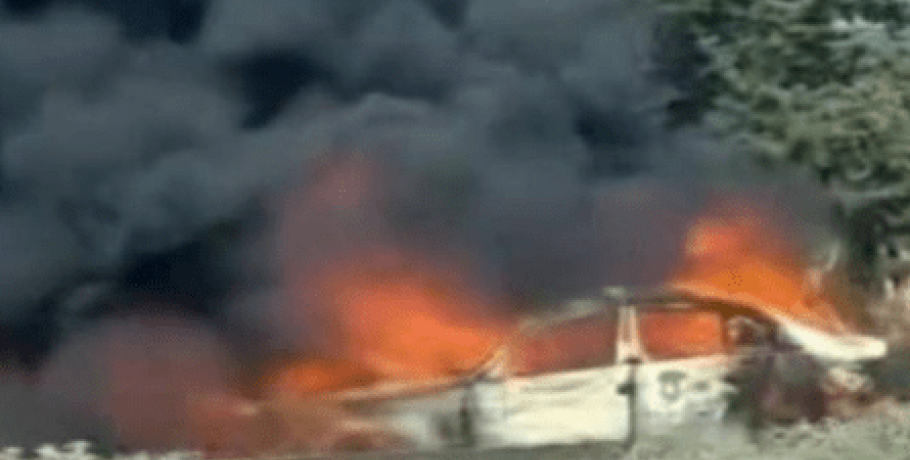 Θεσσαλονίκη: Αυτοκίνητο «τυλίχθηκε» στις φλόγες στην Εθνική Οδό Μουδανίων (vid)