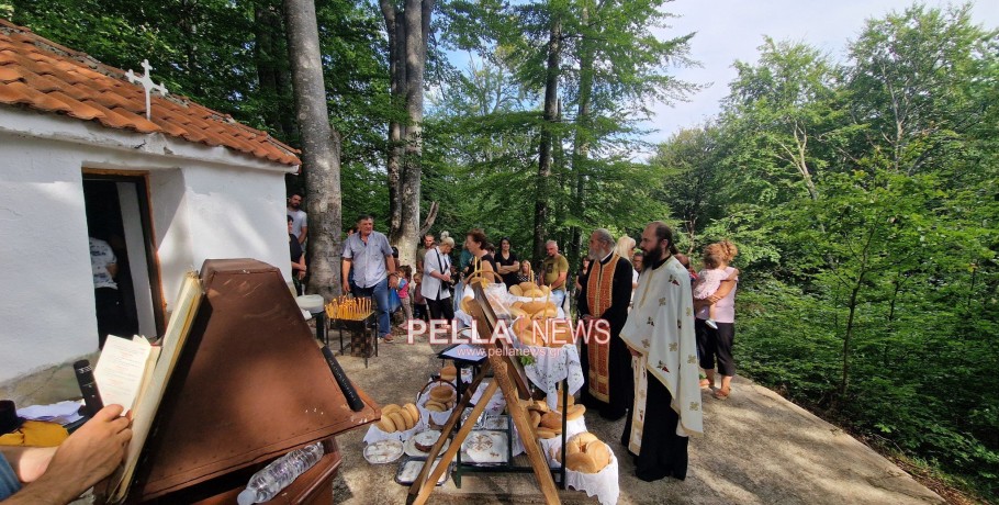 Αη Γιάννης: Πανηγυρίζει το εξωκλήσι στην κορυφή της Τζένας