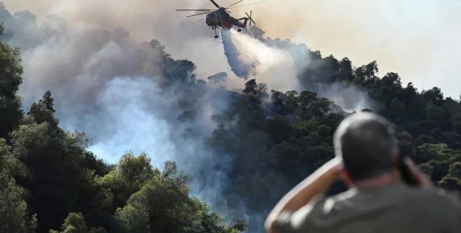 Φωτιά στην Κορινθία: Νέο μήνυμα από το 112 - Εκκενώνονται τα Σοφιανά - Πάνω από 35 χλμ το μέτωπο