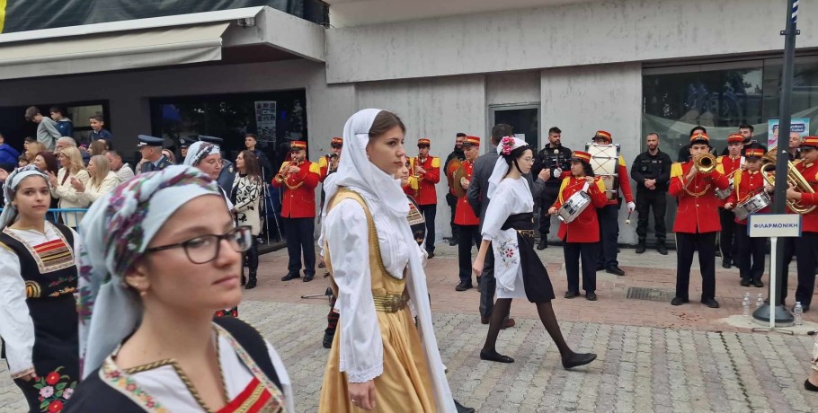 Γιαννιτσά/20η Οκτωβρίου: Υπέροχοι Σύλλογοι και Στρατός στην επετειακή παρέλαση (φώτος, video)