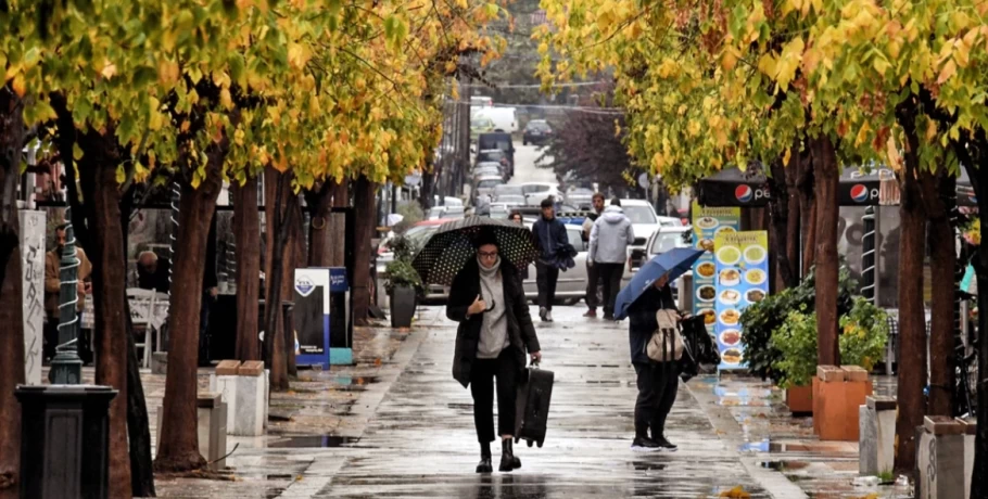 Καιρός: Υποχωρεί ο αντικυκλώνας, έρχονται βροχές και καταιγίδες από την Κυριακή