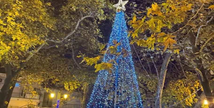 H Παιονία φόρεσε τα γιορτινά της