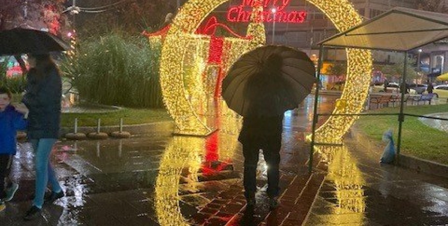 Δημοτικοί Άρχοντες, Όχι Merry Christmas, «Καλά Χριστούγεννα»!..