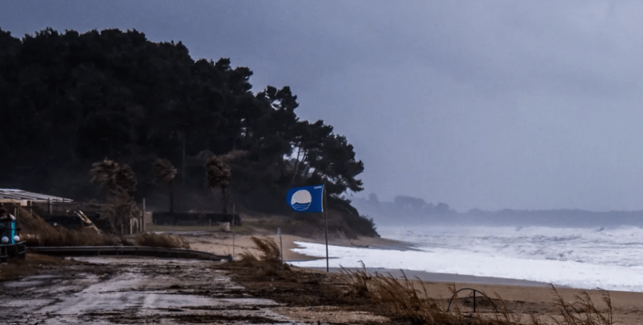 Τρεις εγκλωβισμένοι στη Λήμνο - Συναγερμός για Θεσσαλία και Κ. Μακεδονία