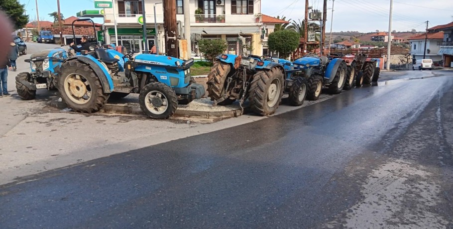 Αμπελειές/Παραμορφωμένα ροδάκινα: Με τα τρακτέρ στα Γιαννιτσά και τις διαμαρτυρίες να συνεχίζονται