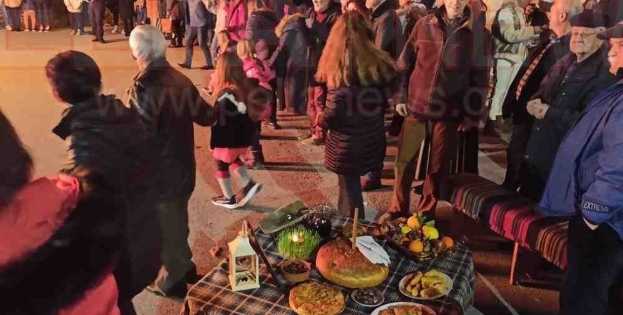 Γιαννιτσά/Ανατολική Ρωμυλία: Με τα "9 Φαγιά" και τα "Κόλιντα" στην Πλατεία Παπα Νίκανδρου