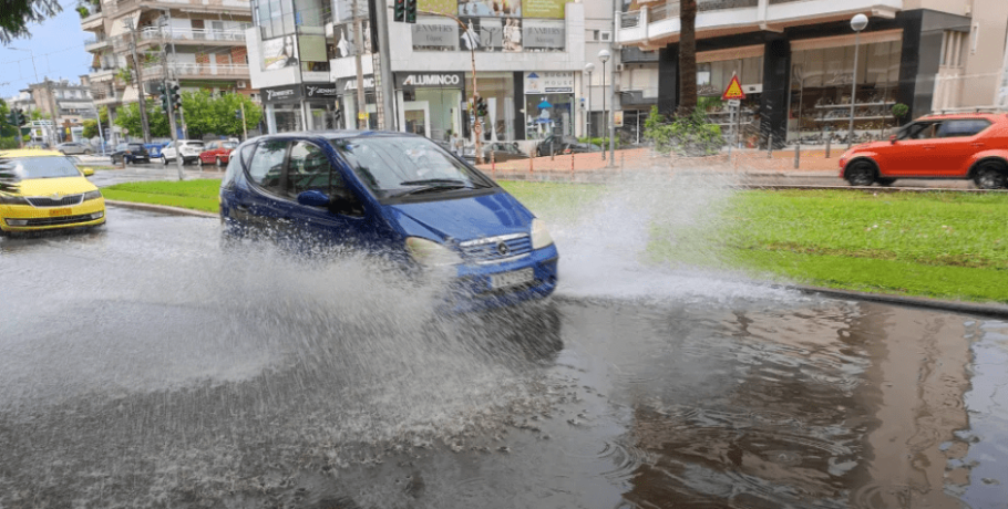 Πλημμύρες και απεγκλωβισμοί πολιτών σε Αγρίνιο και Πρέβεζα