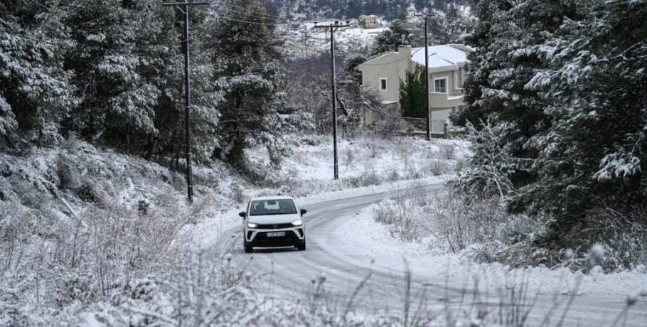 Καιρός: Επιδείνωση με βροχές, καταιγίδες και χιόνια