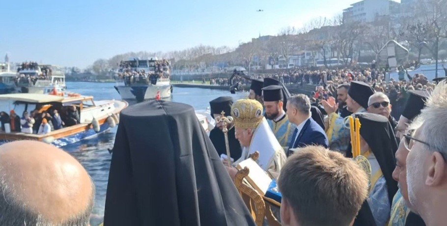 Αγιασμός των Υδάτων στον Βόσπορο από τον Οικουμενικό Πατριάρχη Βαρθολομαίο: Μια Λαμπρή Εορτή της Ορθοδοξίας