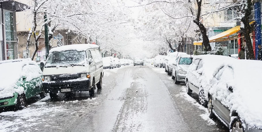 «Σφοδρός χιονιάς» τις επόμενες μέρες, 8 με 10 βαθμούς θα πέσει η θερμοκρασία - Πού θα χρειαστούν αλυσίδες οι οδηγοί