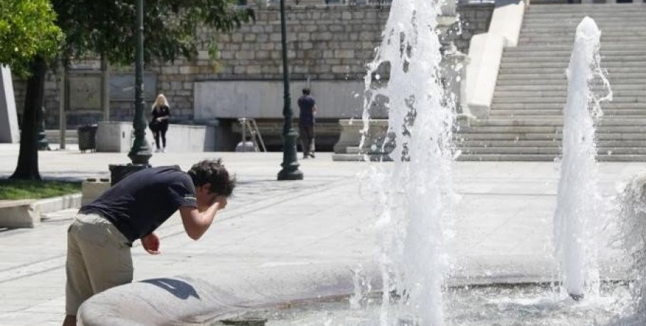 Κλιματική αλλαγή: Γιατί είναι συχνότεροι οι καύσωνες στην Ελλάδα και ποιες περιοχές είναι ευάλωτες στις πλημμύρες