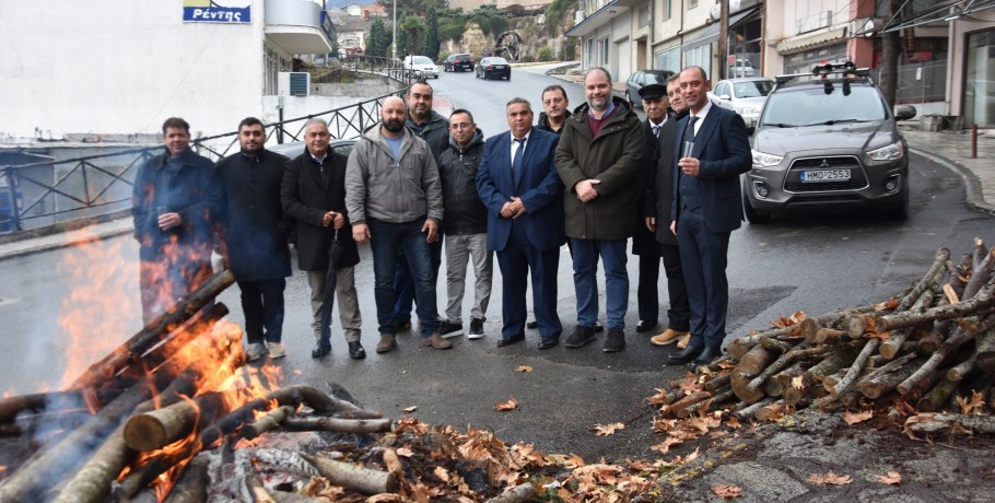 Επίσκεψη του Δημάρχου στο Γηροκομείο και στους παραδοσιακούς Καρτσιούνους της Νάουσας (φώτος)