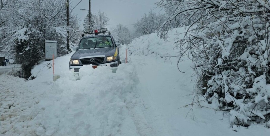 Λαμία: Πυκνό χιόνι στην Οίτη και τα ορεινά χωριά