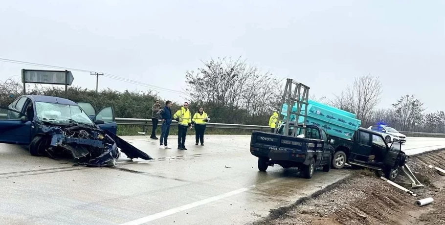 Αγρίνιο: Καραμπόλα τριών οχημάτων -Νεκρή μια ηλικιωμένη, πέρασε μέσα από το παρμπρίζ του ΙΧ