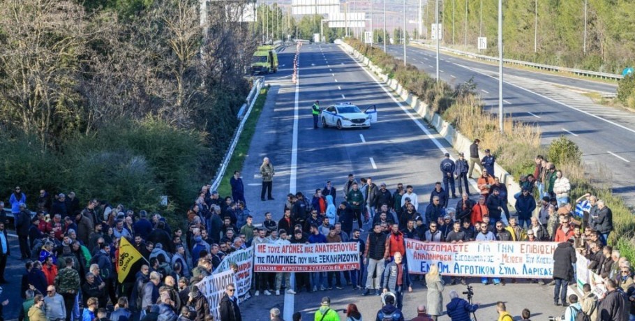 Σε 4,7 δισ. ευρώ κοστολογούνται οι απαιτήσεις των αγροτών στα μπλόκα