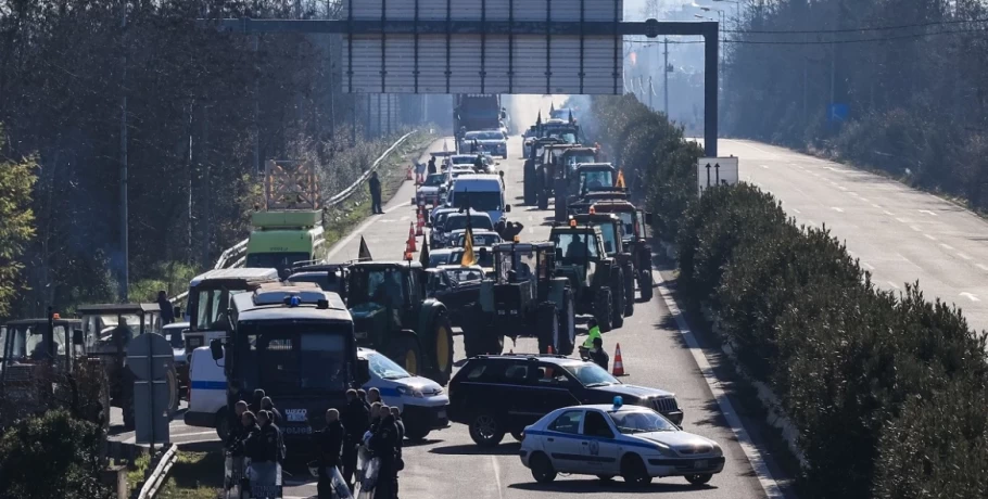 Αγρότες: Ποιες θα είναι οι επόμενες κινήσεις στα μπλόκα - Αποφασίζουν το απόγευμα με το... αυτί στη Βουλή